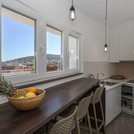 Sunny Rooftop Apartman *