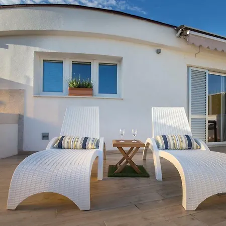 Sunny Rooftop Split