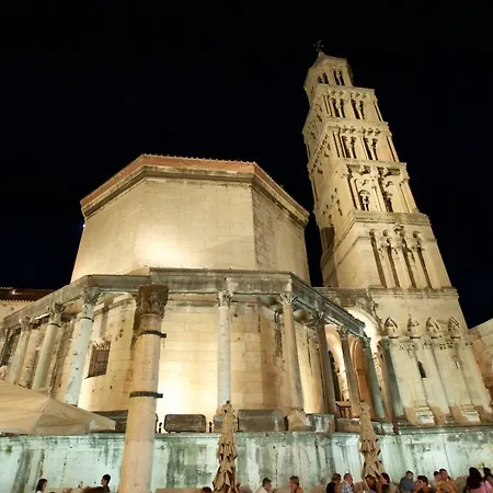 Sunny Rooftop Apartman