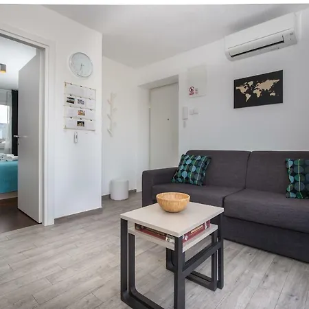 Sunny Rooftop Apartment *