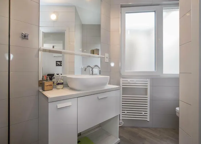 Sunny Rooftop Apartment *