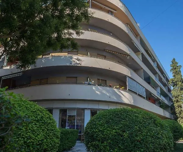 Sunny Rooftop Apartment *