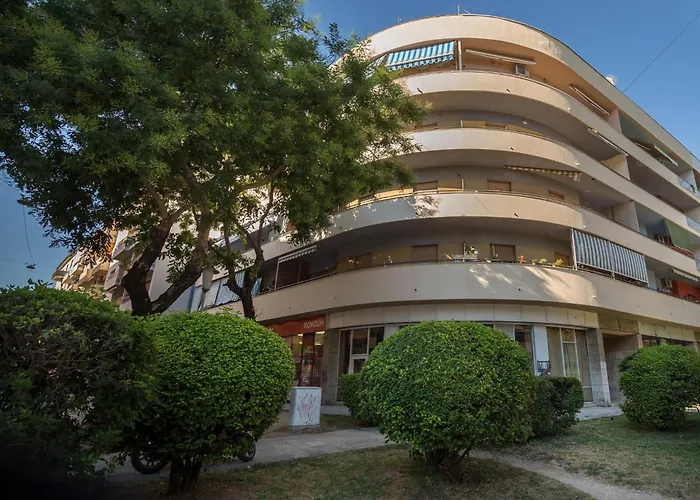 Sunny Rooftop Apartment