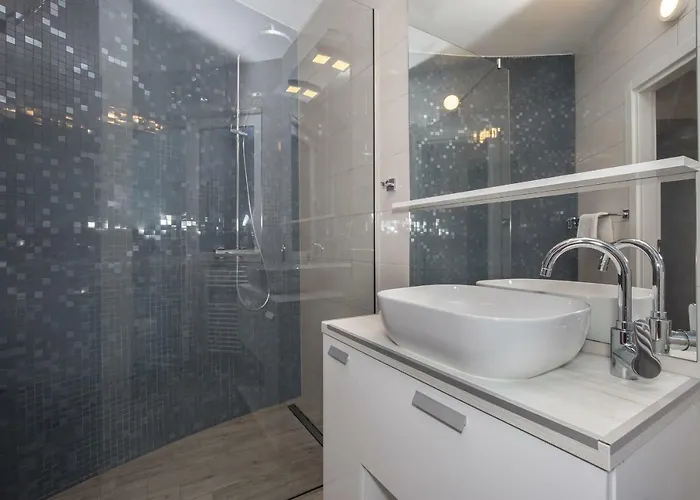 Sunny Rooftop Apartment *